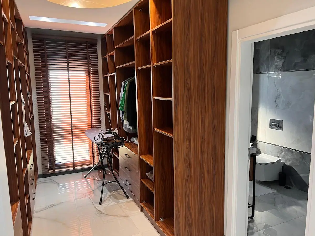 Walk-in closet